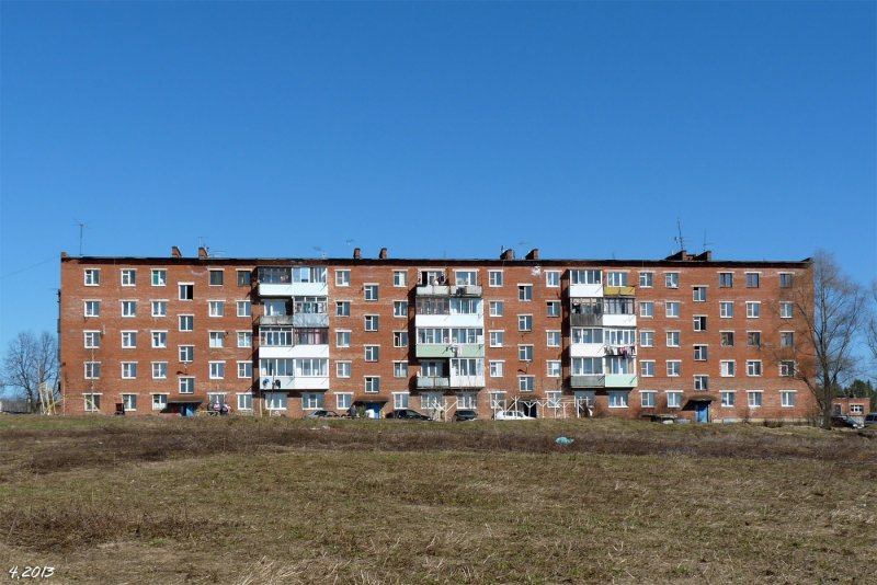 Дом пятиэтажный из красного кирпича