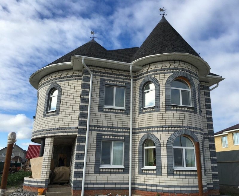 Коттедж из белого силикатного кирпича