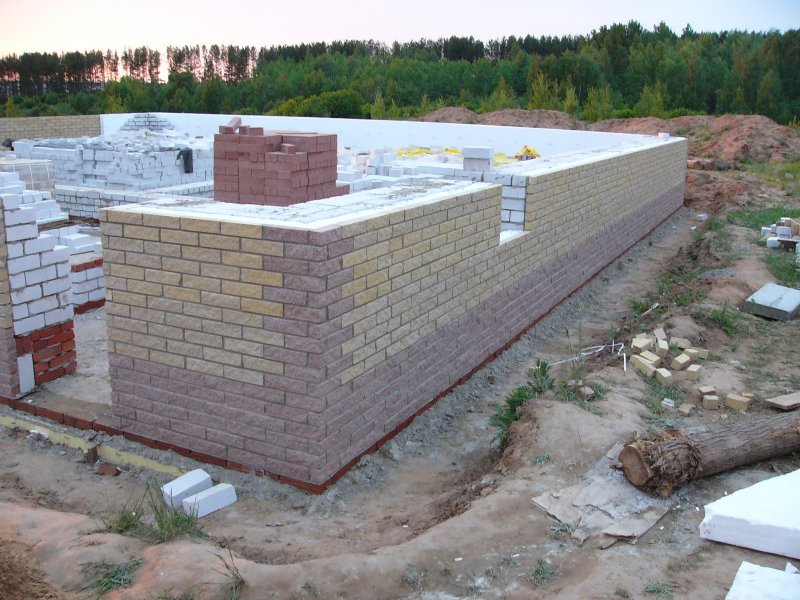 Стена из силикатного кирпича