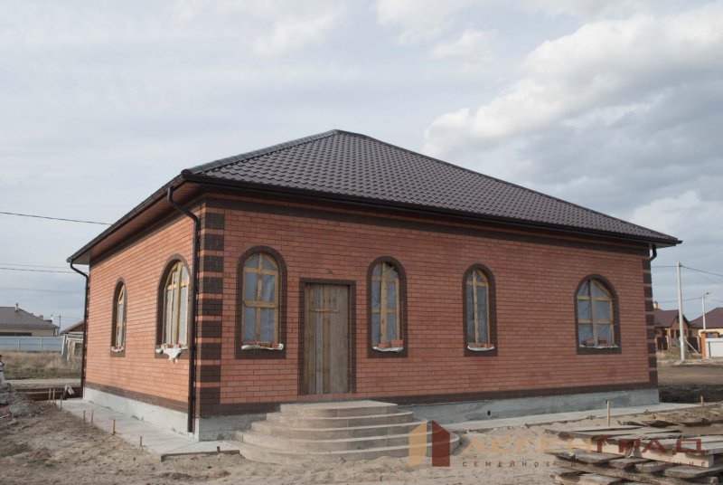 Кирпичный дом одна этожни