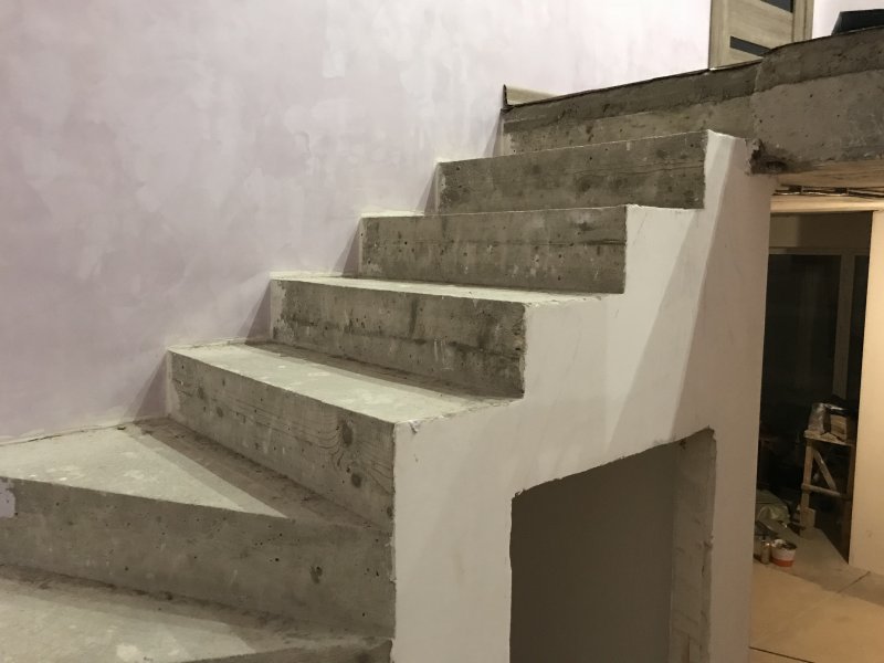Штукатурка монолитной лестницы