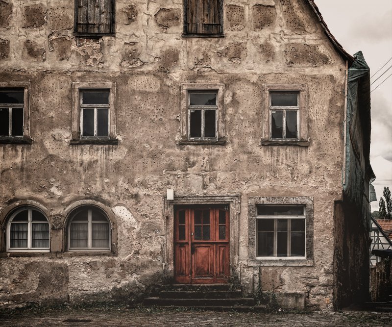 Фасад старого дома