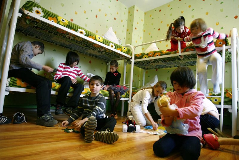 Дети в детских домах