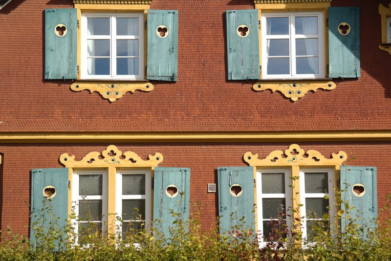 Ставни в испанском доме