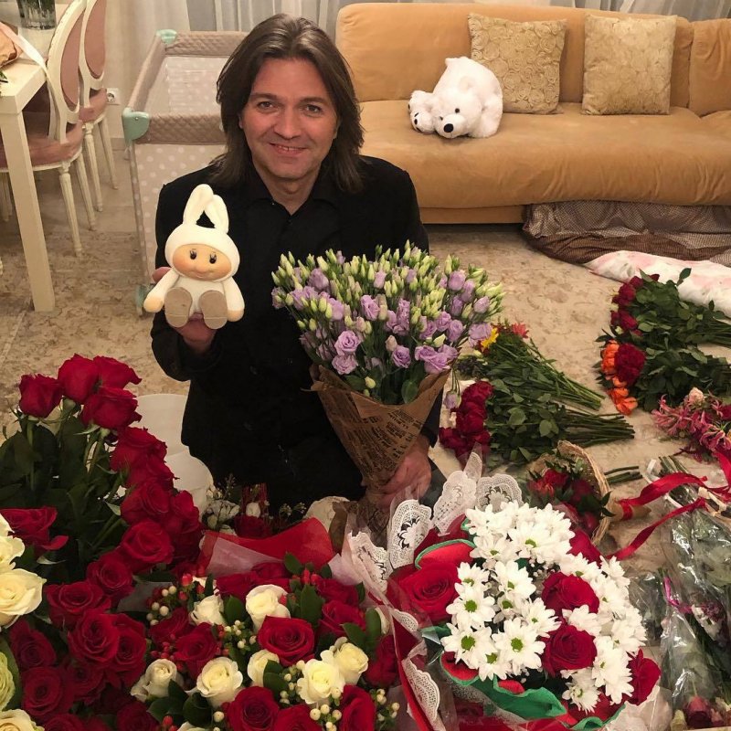 Маликов с цветами