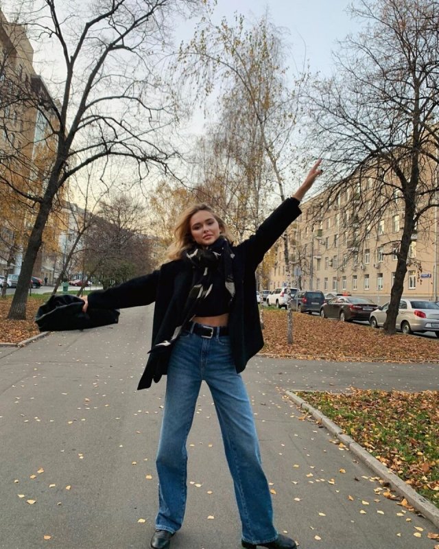 Стефания Маликова осенью