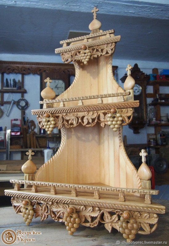 Резной иконостас из дерева
