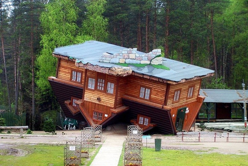 Красноярск роев ручей перевернутый дом