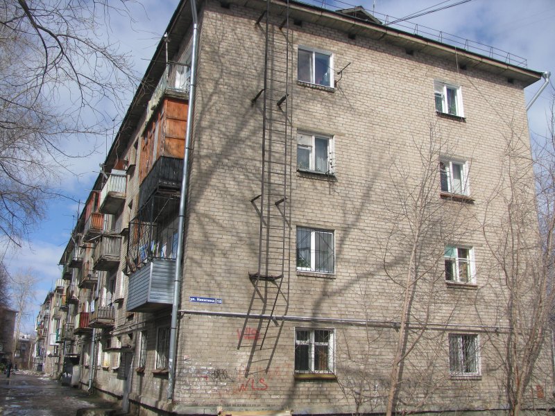 Кирпичный дом хрущевка
