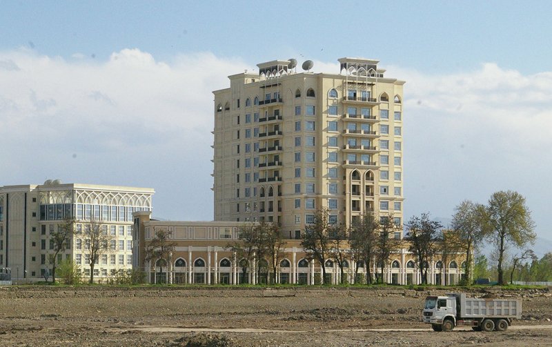 Ворота в Таджикистане в Душанбе