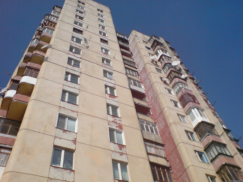 Многоэтажный дом вблизи