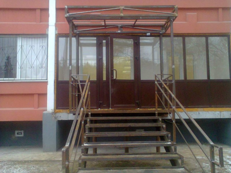Входная группа из металлокаркаса
