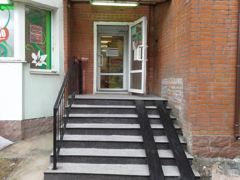 Входное крыльцо в магазин