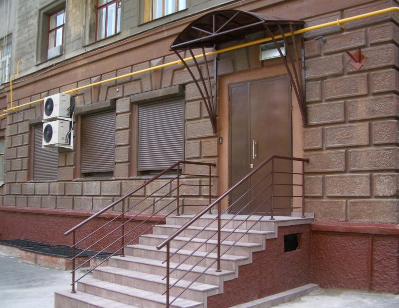 Крыльцо магазина
