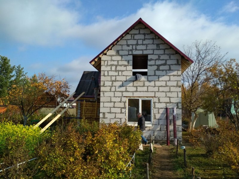 Кирпичная пристройка к кирпичному дому