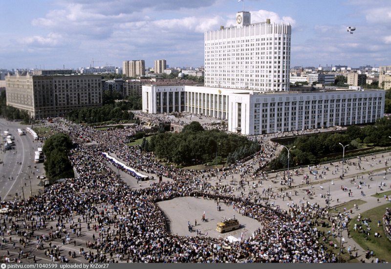 Белый дом в Москве 1999