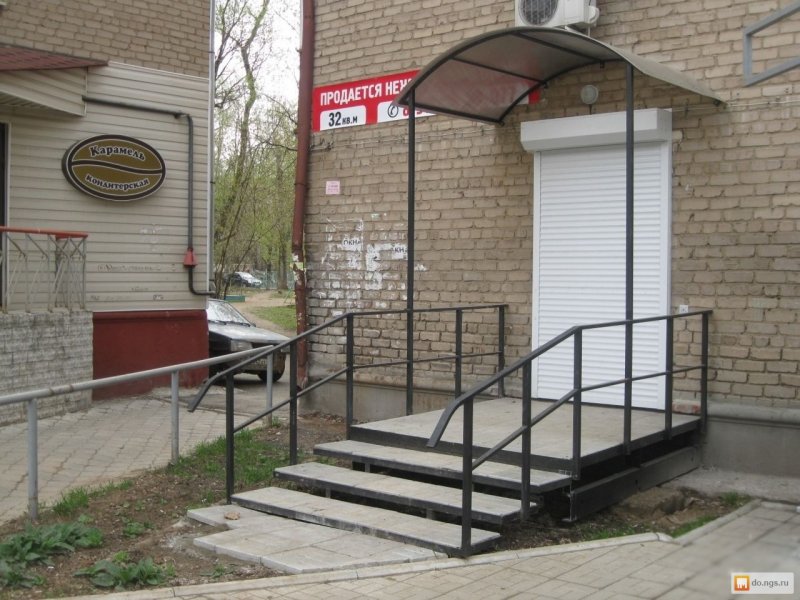 Крыльцо магазина