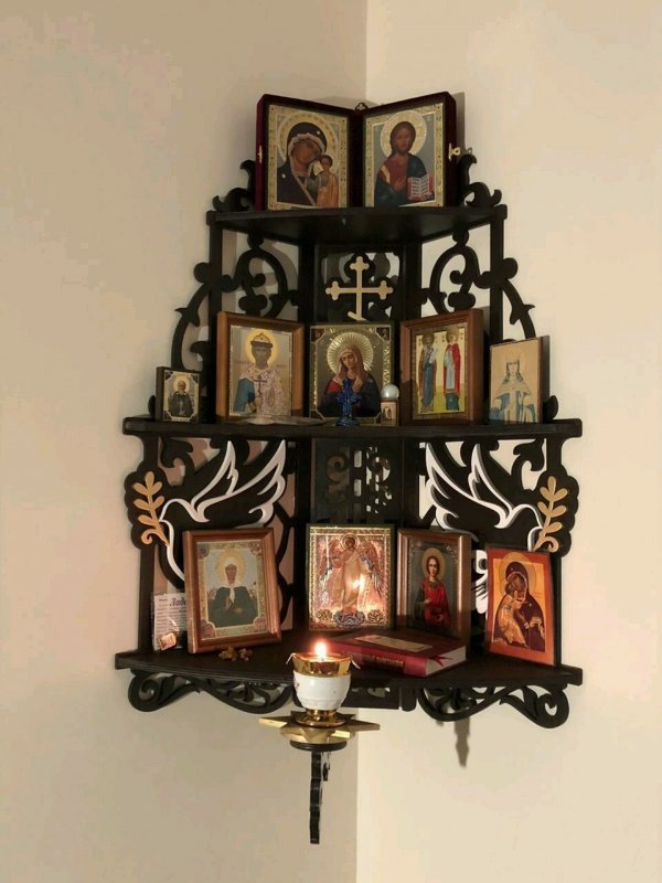 Полочка для икон угловая