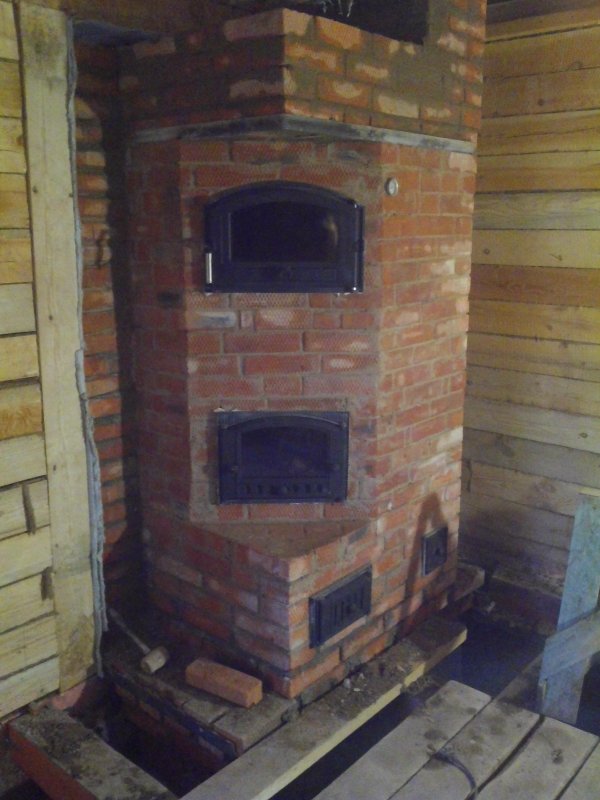 Угловая печь камин с хлебной камерой