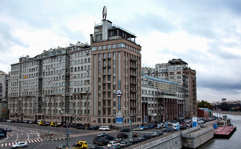 Дом на набережной в Москве Серафимовича 2