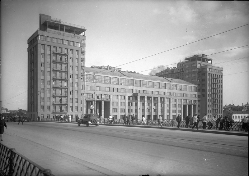 Дом правительства на Берсеневской набережной