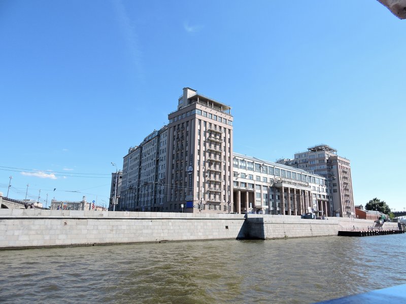 Дом правительства на Берсеневской набережной