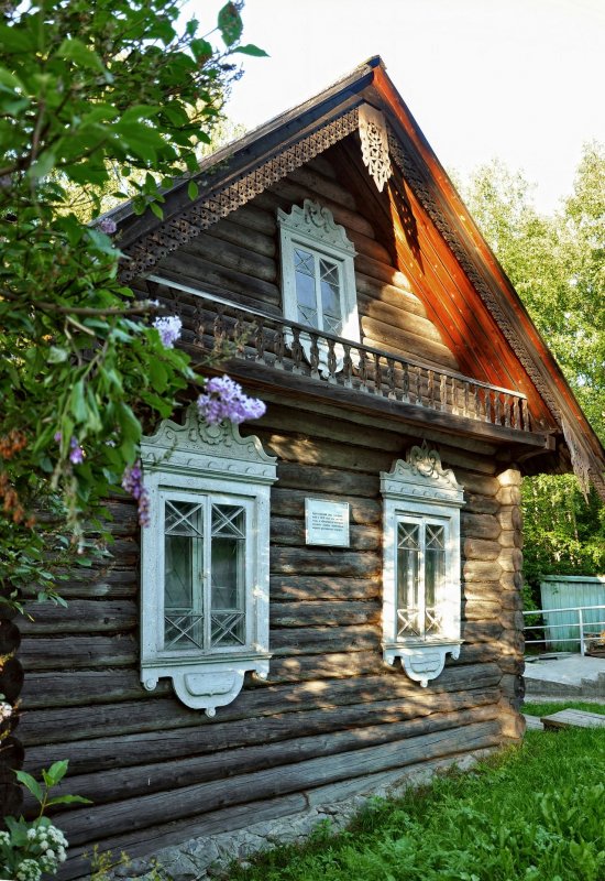 Старинный деревянный дом