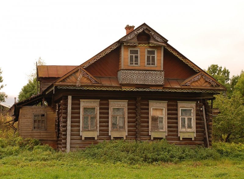 Старинный деревянный домишко
