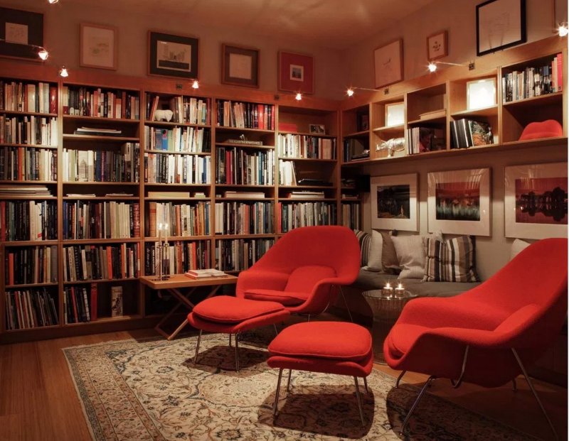 Комната с книжными полками