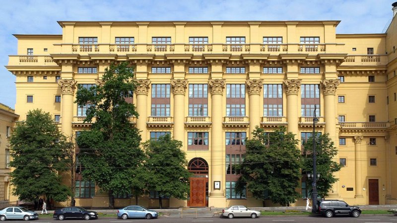 Здание Госбанка (арх. и.в. Жолтовский)