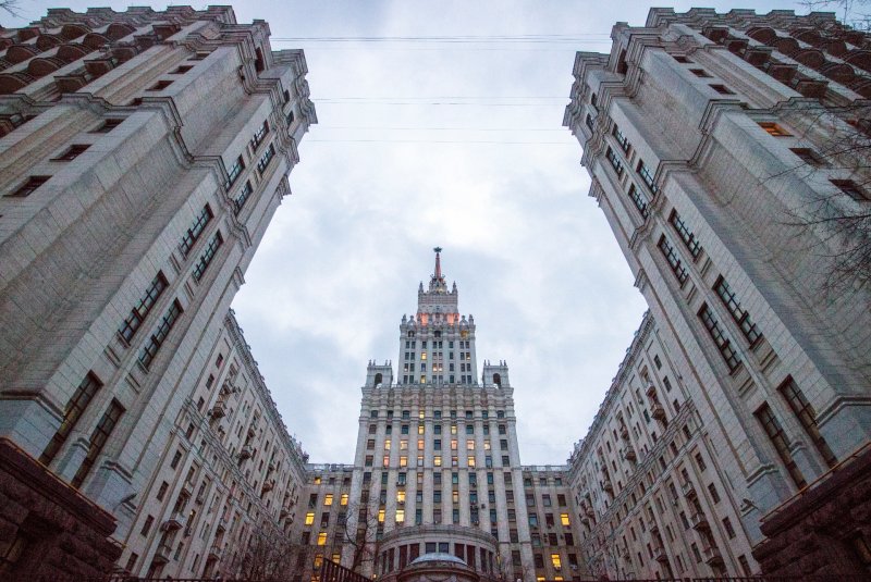 Сталинские высотки в Москве цена квартиры фото