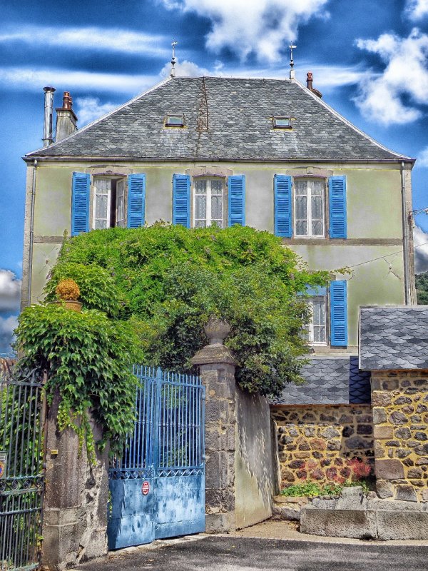 Каменный дом (Stone House / casa do Penedo; Гимараеш, Португалия)