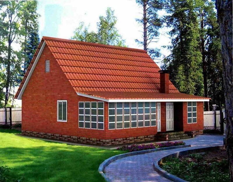 Маленький дачный домик из кирпича