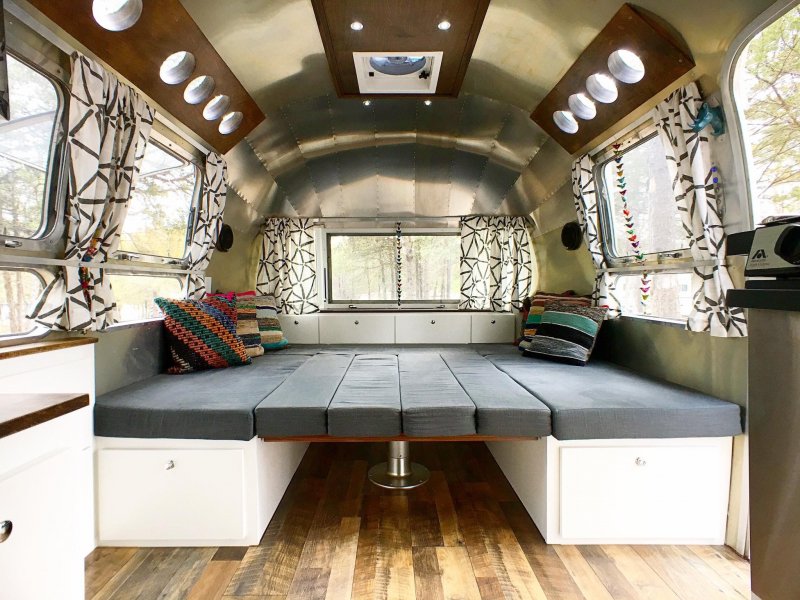 Дом на колесах прицеп Airstream