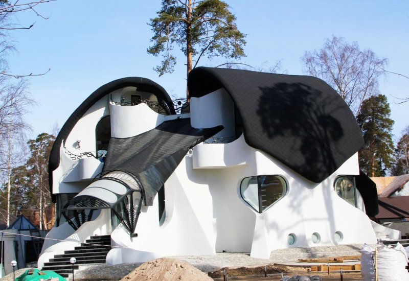 Странный дом (weird House). Альпы.