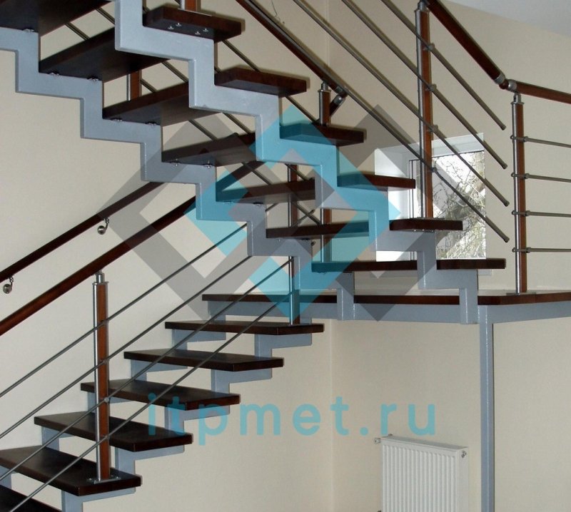 Лестница ломаный косоур с поворотом на 180 градусов