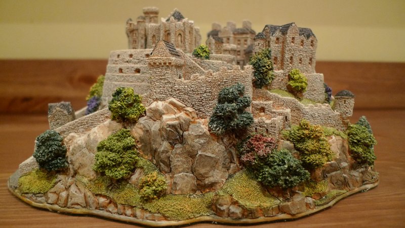 Сувениры домики из камня
