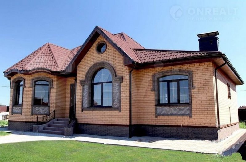 Одноэтажный коттедж из кирпича