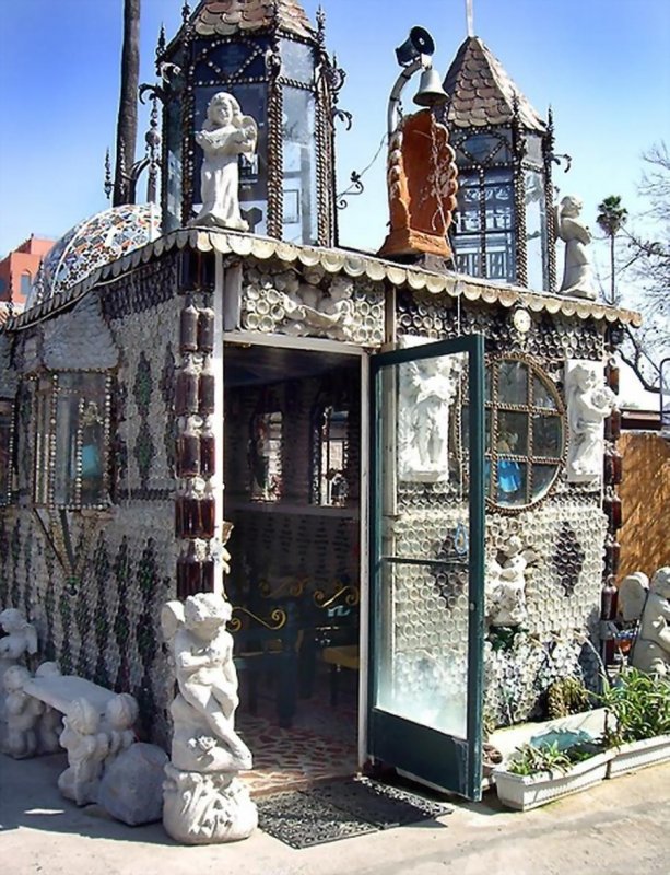 Храм из бутылок