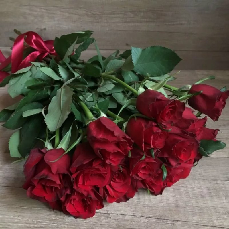 Букет цветов на полу