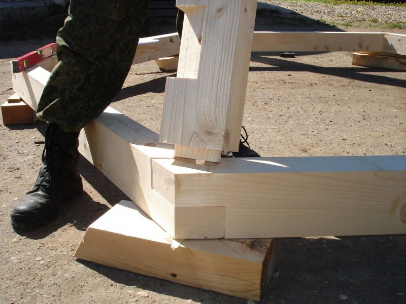 Крепеж для вертикального бруса