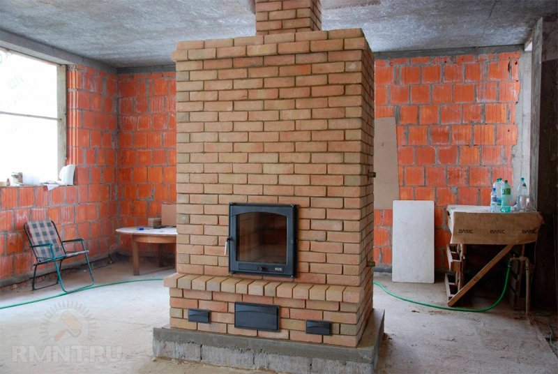 Отопительный камин из кирпича