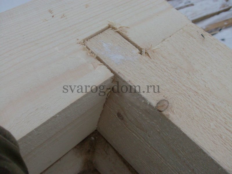 Тёплый угол из бруса 150х150 дверной проём