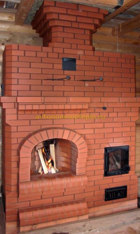 Кирпичная печка с камином