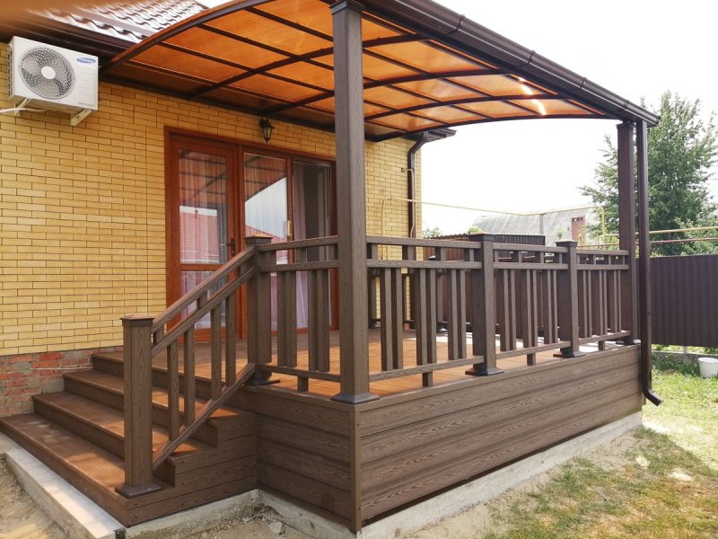 Красивое крыльцо из поликарбоната
