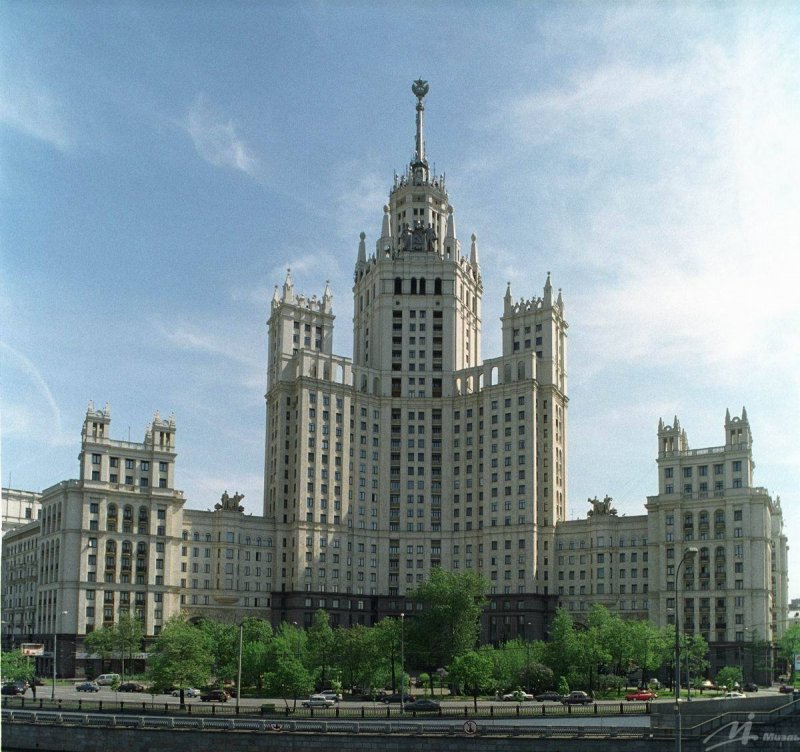 Сталинская высотка в Москве на Котельнической набережной