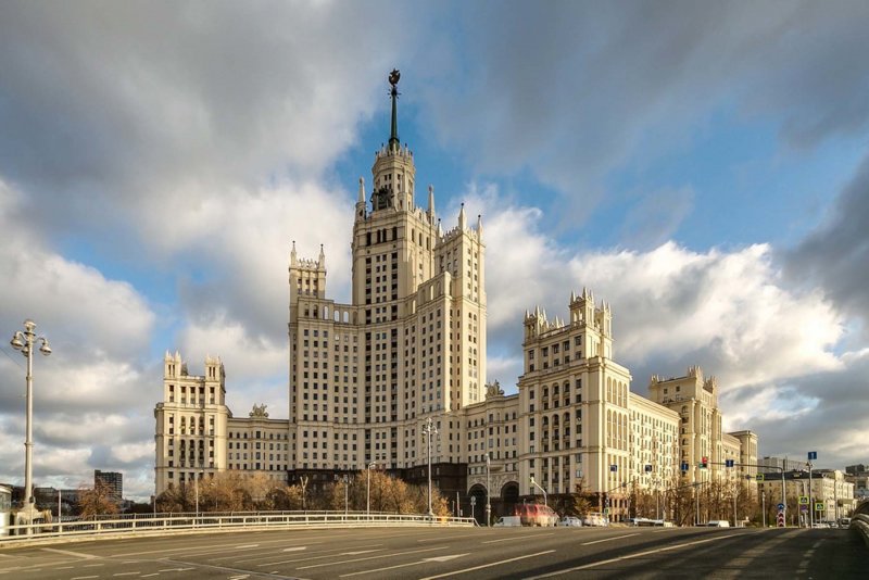 Сталинская высотка в Москве на Котельнической набережной