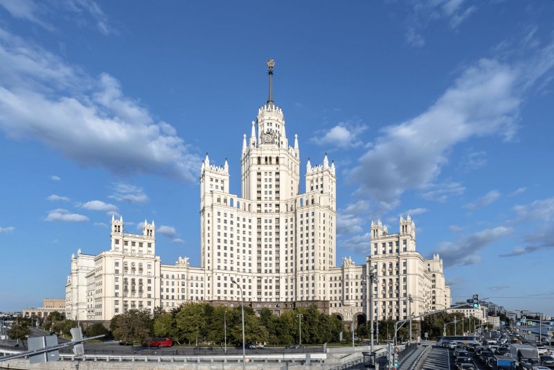 Сталинская высотка в Москве на Котельнической набережной