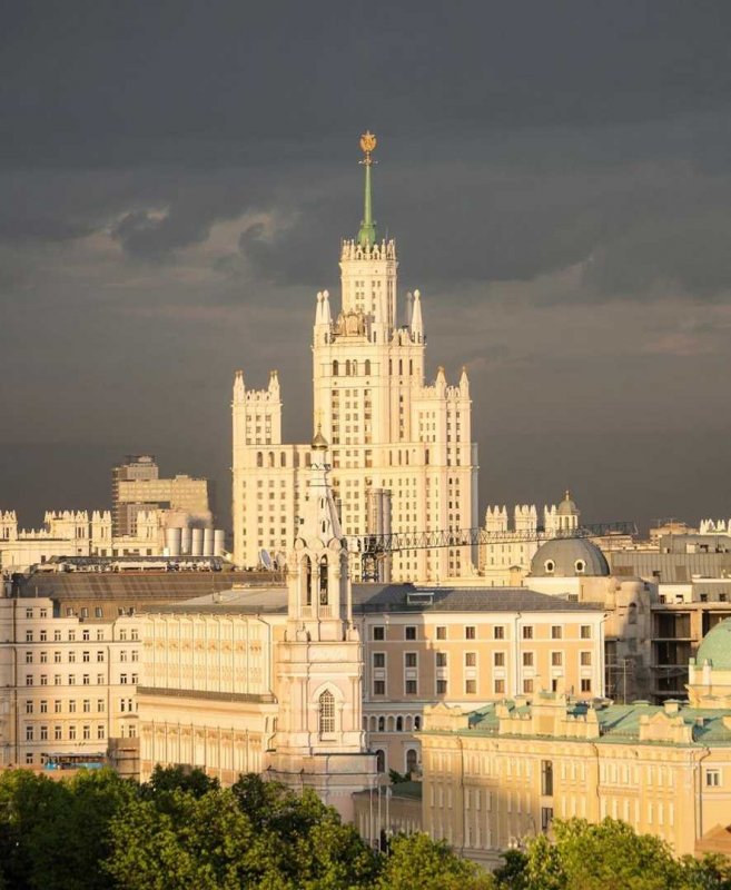 Дом на Котельнической набережной в Москве