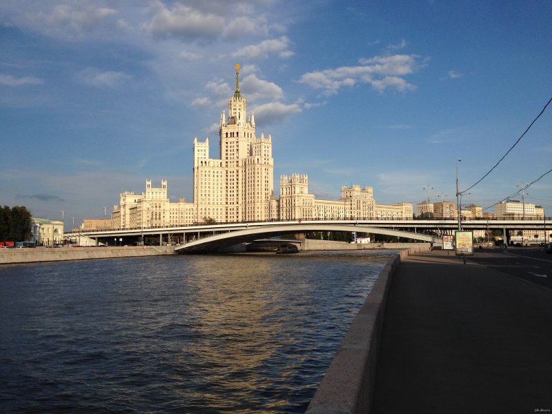 Жилое здание на Котельнической набережной